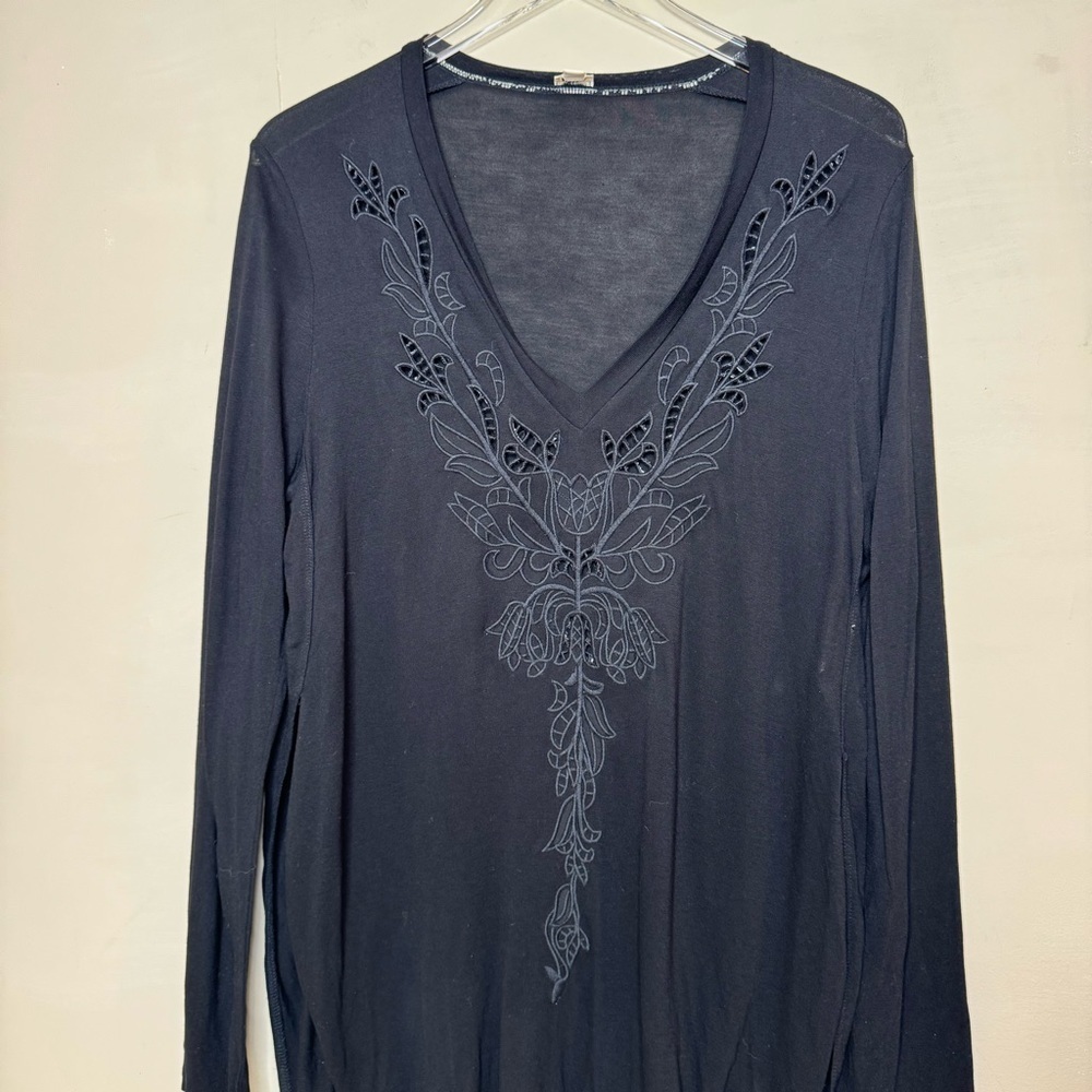 Aritzia Wilfred Embroidered Lace Long Sleeve Top Side Slit V-neck size L